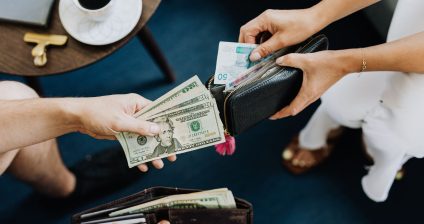 Como definir salários competitivos